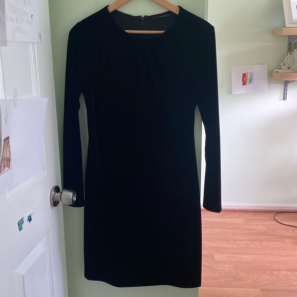 T Tahari Dresses & Skirts - Women’s Black Velvet T-Tahari Dress Sz 8